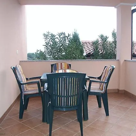 Apartments Villa Fernetich Premantura Room photo