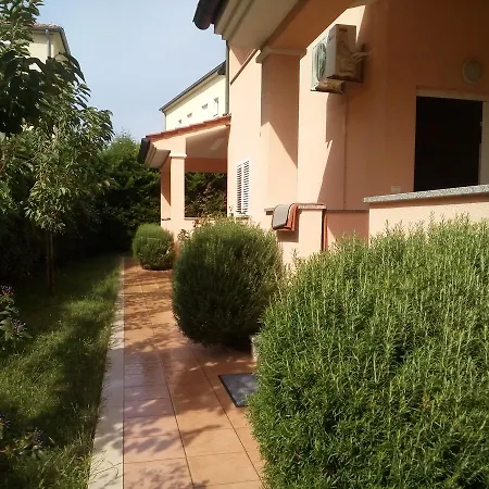 Apartments Villa Fernetich Premantura Exterior photo