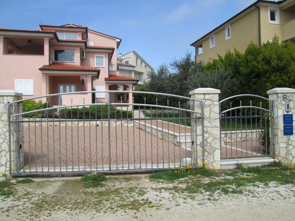 Fernetich Apartment *